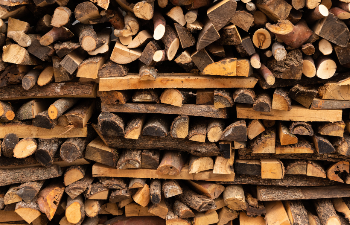 empiler le bois de chauffage ; comment empiler bois de chauffage ; tas de bois de chauffage ; empilage bûches