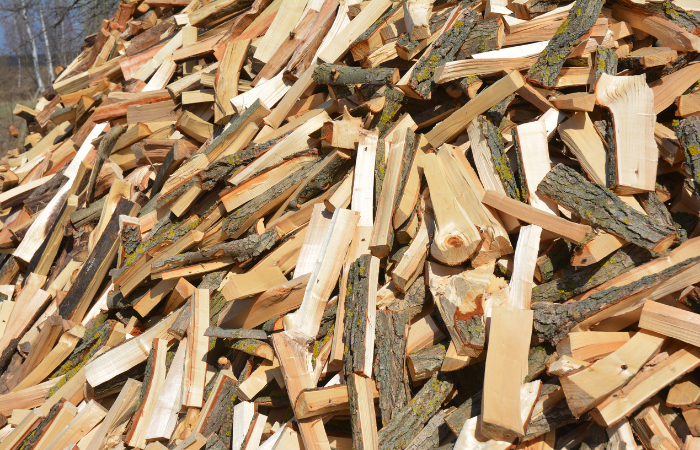 fendre le bois de chauffage ; comment fendre bois de chauffage ; fendre du bois à la hache ; fendage bois